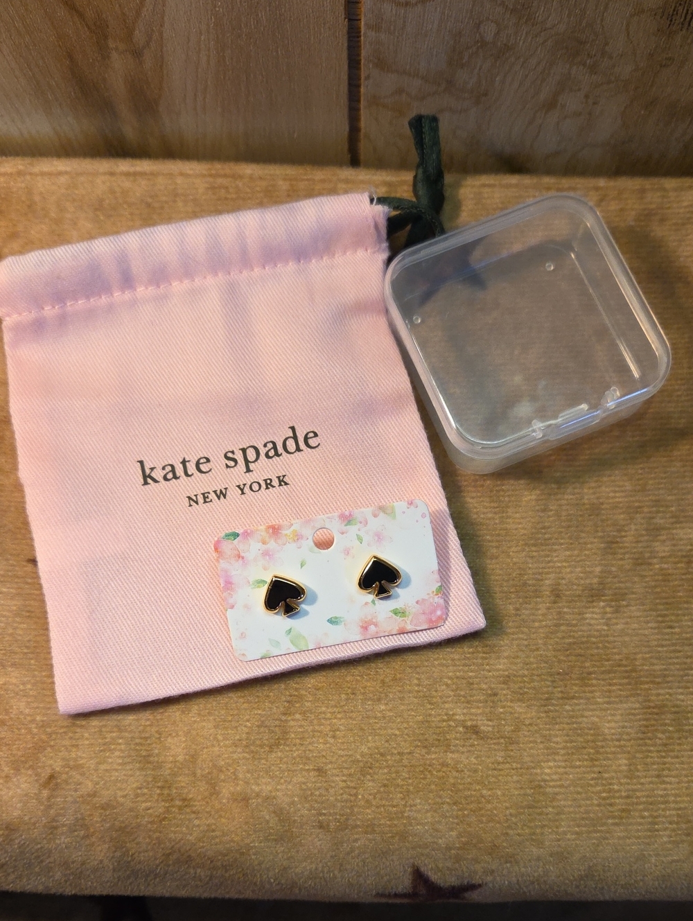 kate spade Black and Gold  Spade Stud Earrings with Pink Pouch